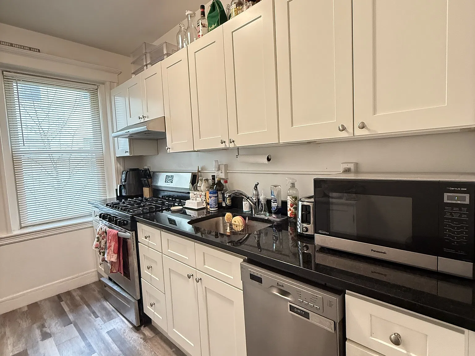2 bed, 850 sqft, $3,200 — Photo 1