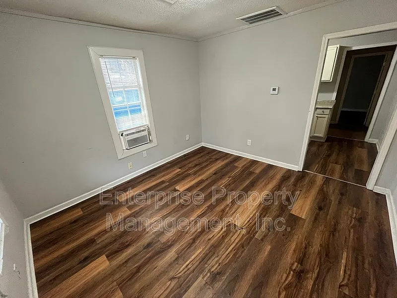 Building Photo - 677 Buntyn St #2