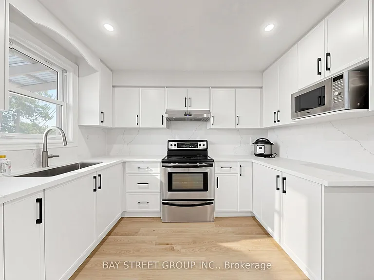 55 Baybrook Cres — Photo 8