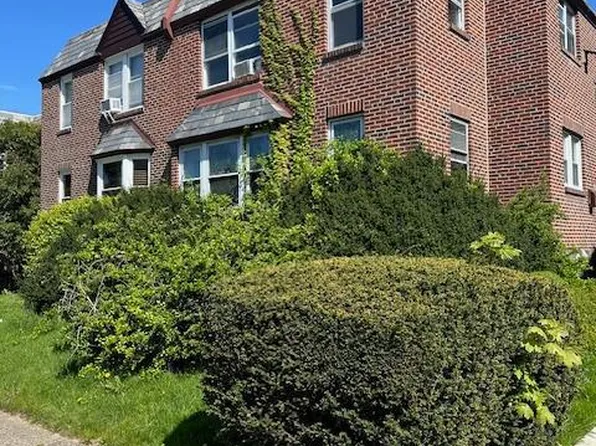 904 E Sharpnack St, Philadelphia, PA 19150