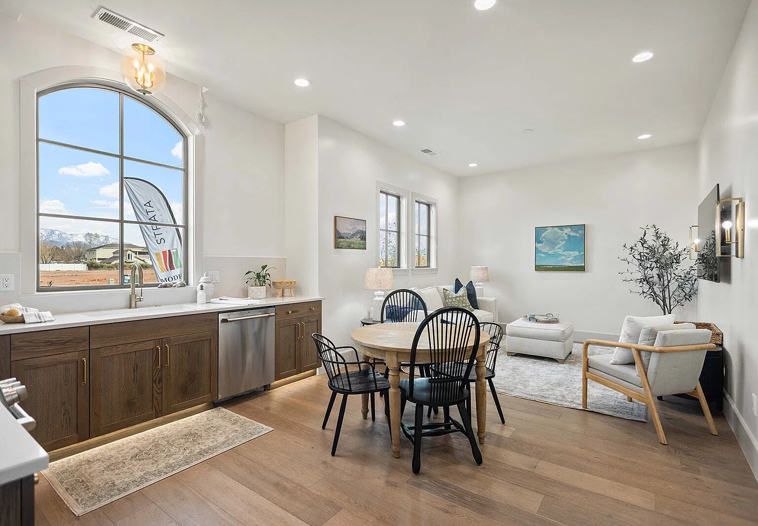 1 bed, 1.0 bath, 850 sqft, $2,000 — Photo 1