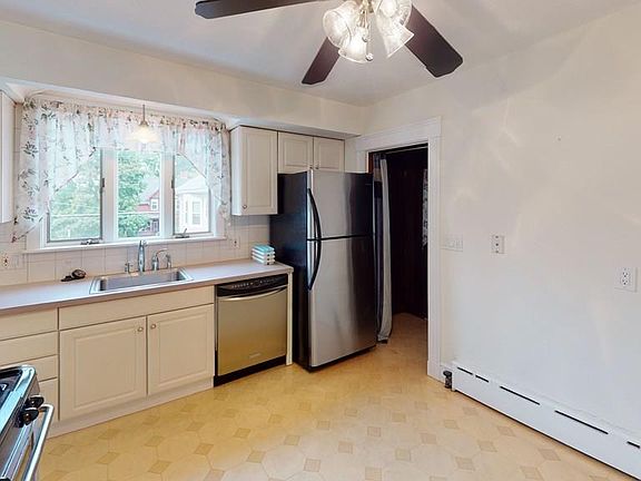 3rd image of 29 Bradbury Ave #2