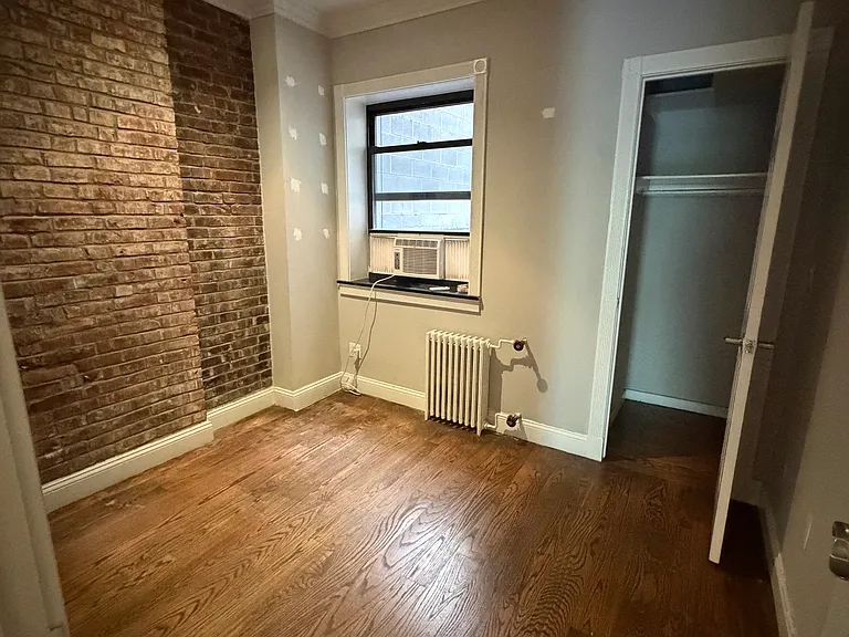 325 E 5th St #D3 — Photo 2