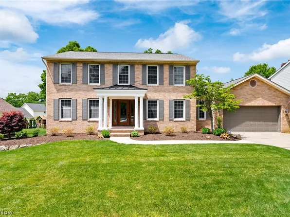 370 Brookpoint Cir, Wadsworth, OH 44281