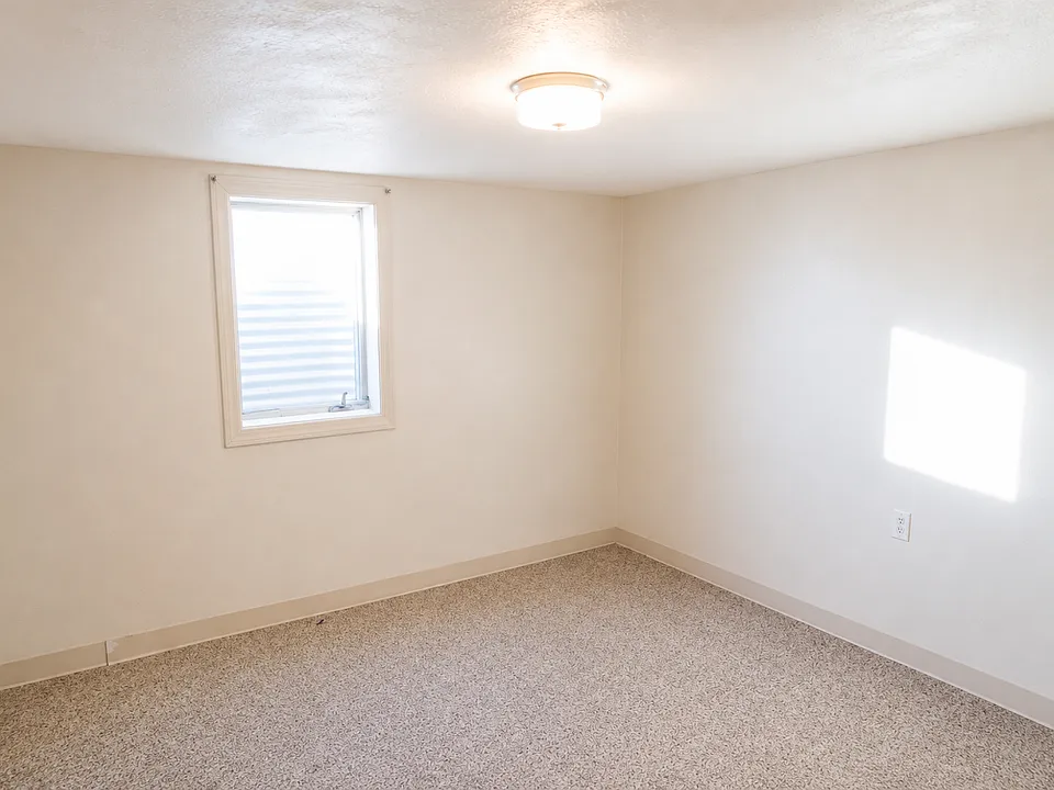 418 Lola Ln