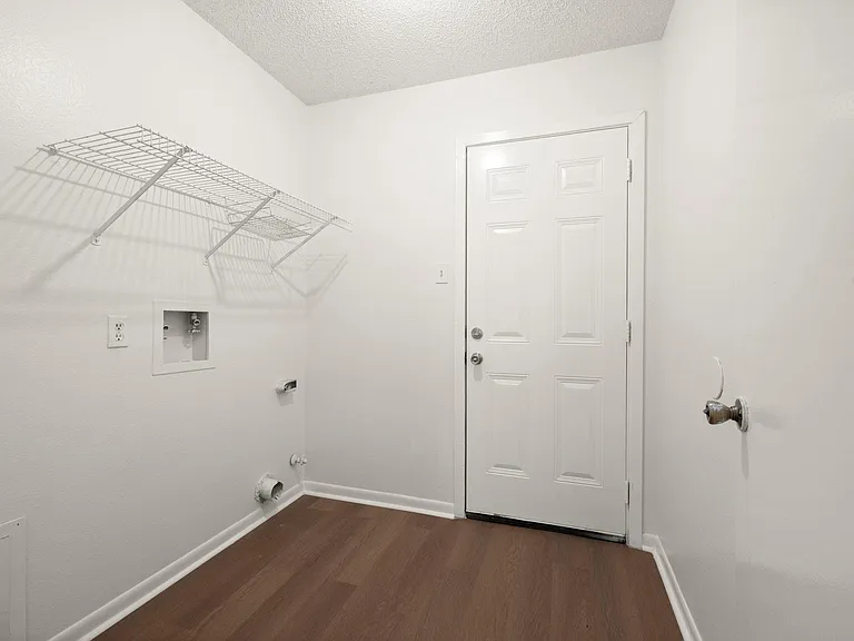 7415 Creekfield Dr — Photo 29