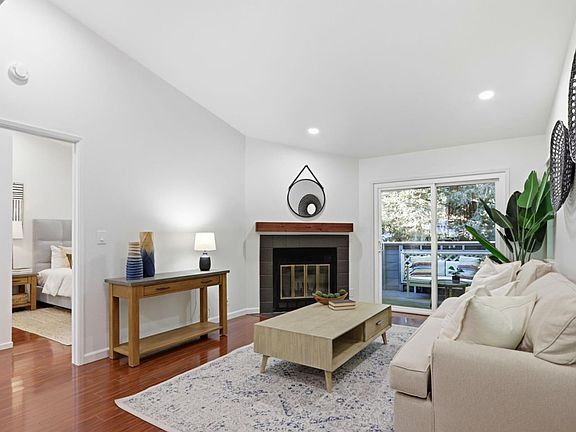 2nd image of 1547 Four Oaks Cir