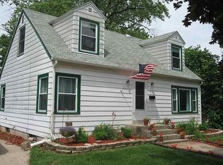 715 Rogers Ct, Lake Geneva, WI 53147