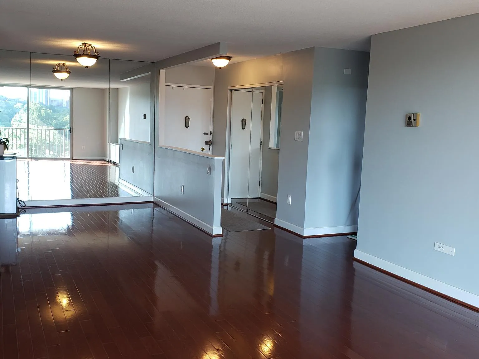 2 bed, 1080 sqft, $2,550 — Photo 2