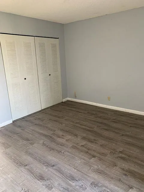 Building Photo - 8550 N Sherman Cir #503
