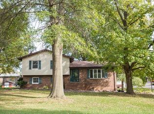 102 Wedgewood Ln, Trenton, IL