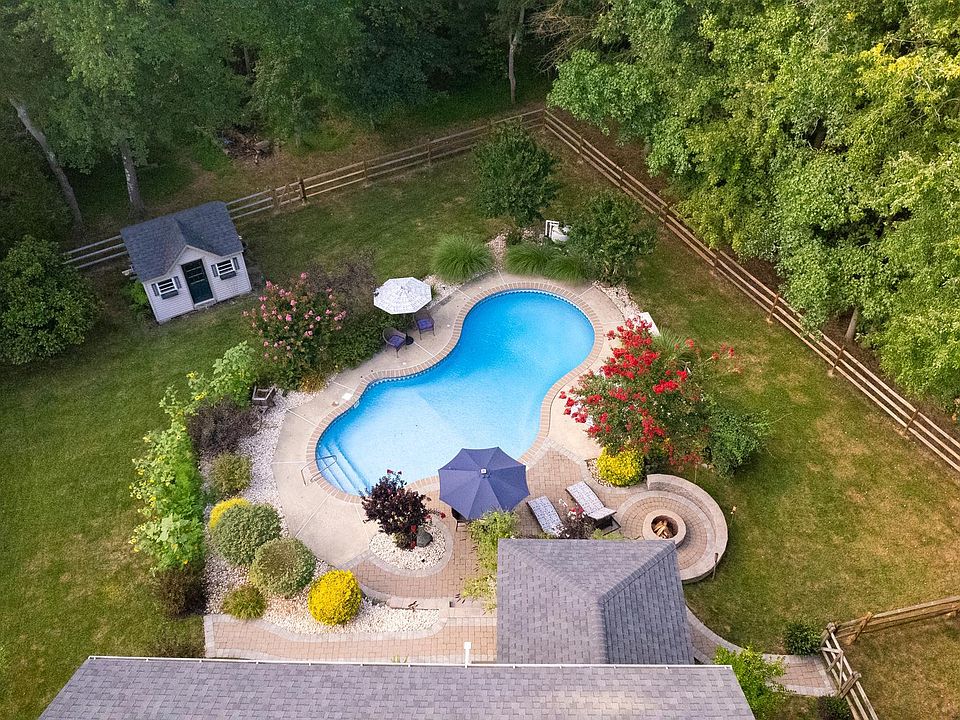 1st image of 3 Columbia Ct