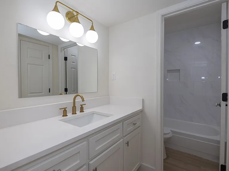 1100 Park Ln #202 — Photo 10