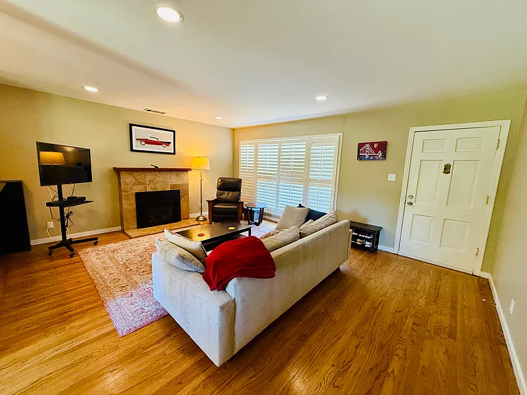 2849 Cypress St — Photo 4