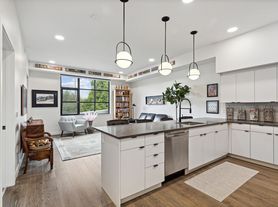 265 S 4th St E
