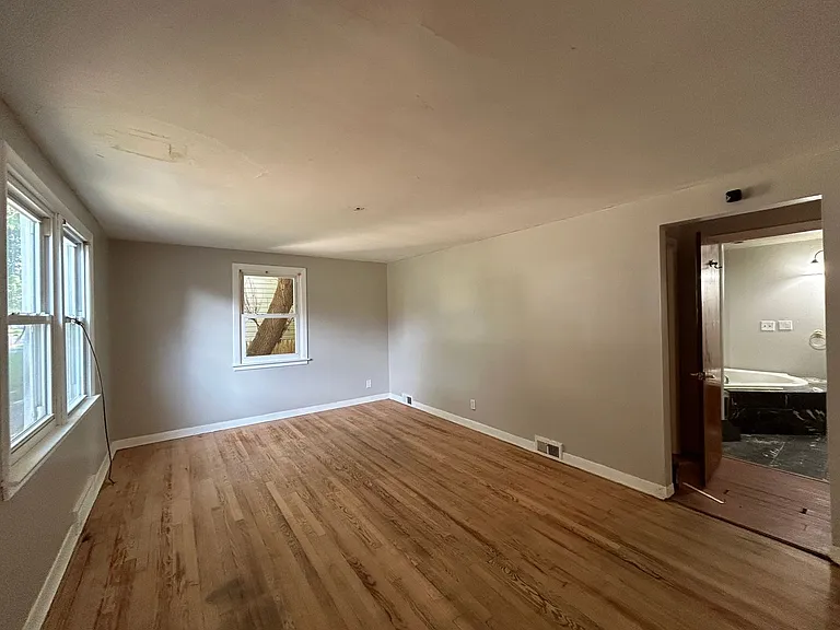 122 W Florence Ave — Photo 19