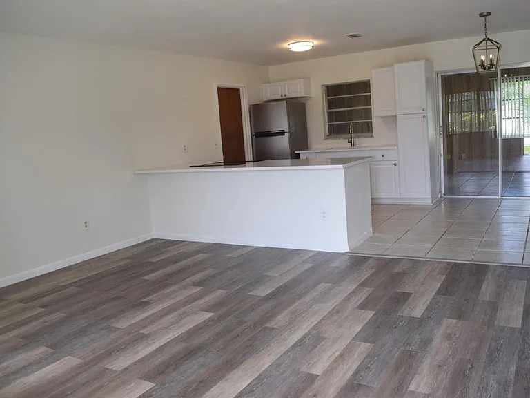 1881 SE Airoso Blvd — Photo 21