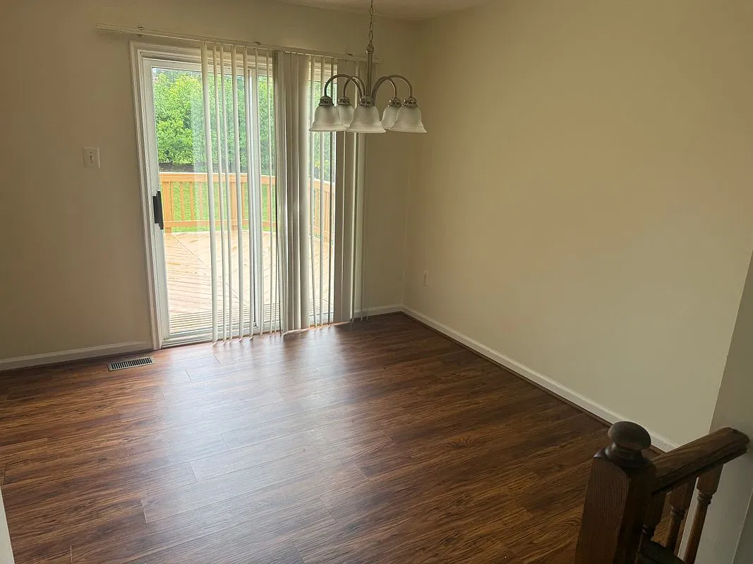 3 bed, 2.5 bath, 1636 sqft, $2,450 — Photo 2