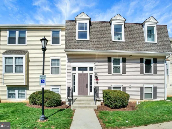 11 Pickering Ct APT 201, Germantown, MD 20874