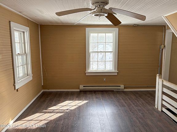 3rd image of 565 River Rd