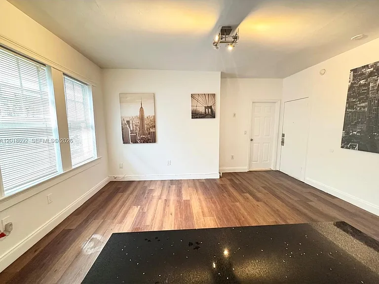 1611 Michigan Ave #4 — Photo 6