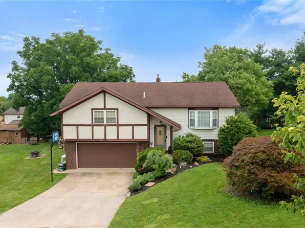 945 Hillcrest Dr S, Macungie, PA 18062