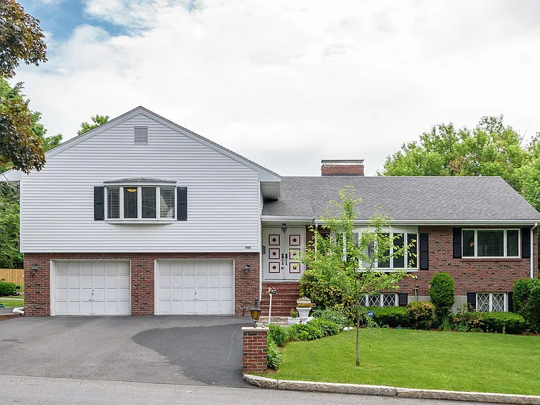 1 Radcliffe Rd — Photo 1