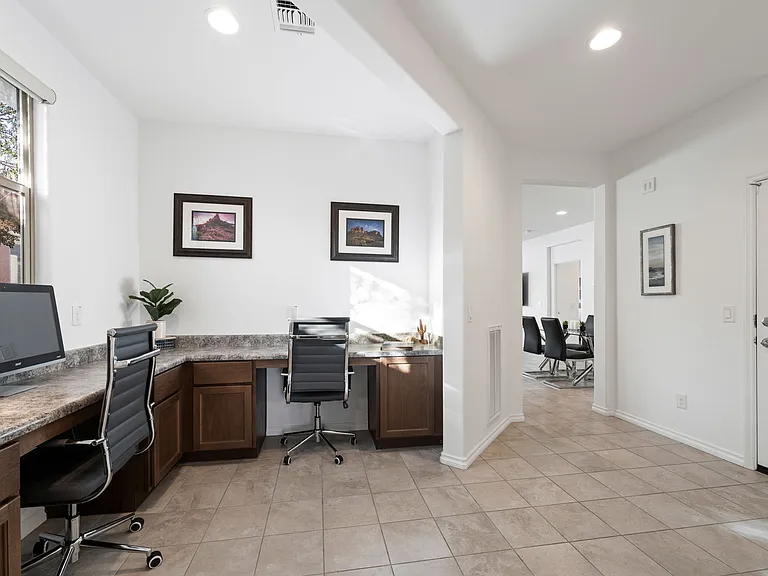 678 E Cobblestone Dr — Photo 5