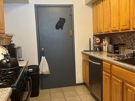 4th image of 409 Neckar Ave
