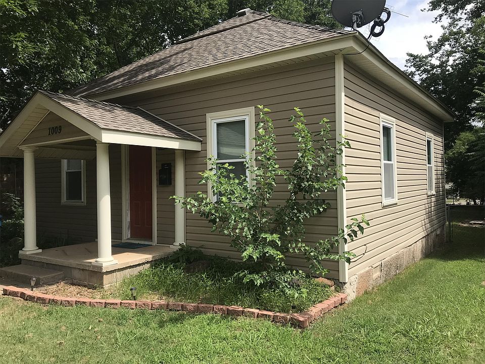 1009 W. 9th - Front