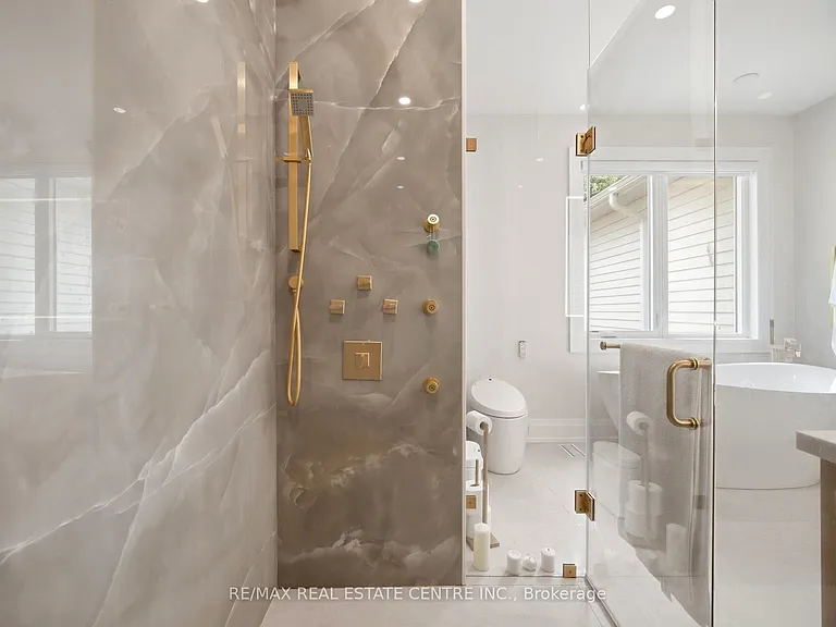 2450 Rebecca St — Photo 22