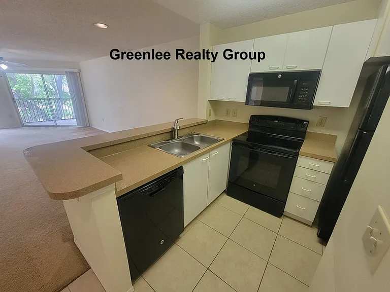 10024 Strafford Oak Ct #813 — Photo 6