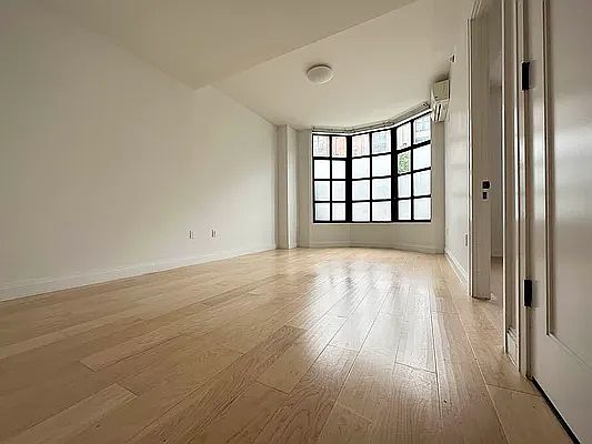 2nd image of 564 Saint Johns Pl APT 126