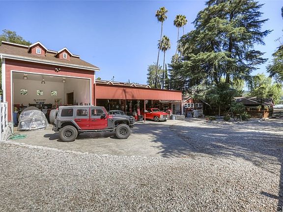 4th image of 9949 1/2 Wheatland Ave