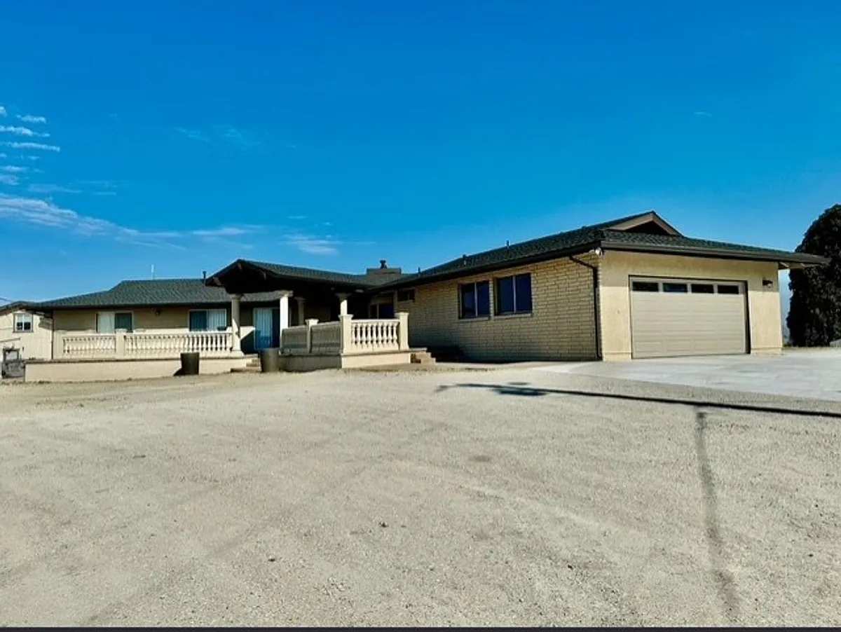 Building Photo - 445 Crestmont Dr