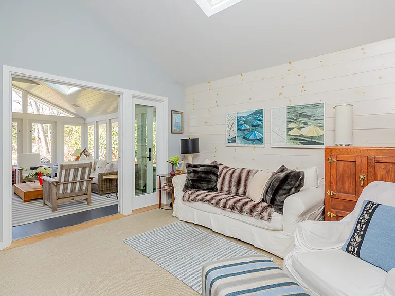 1137 Springs Fireplace Rd — Photo 5