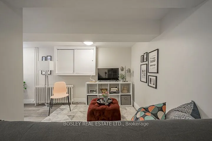 15 Manor Rd E #BASEMENT — Photo 2