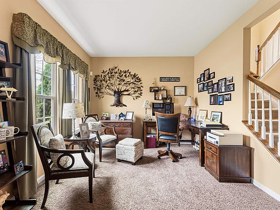 5th image of 32 Renaissance Dr