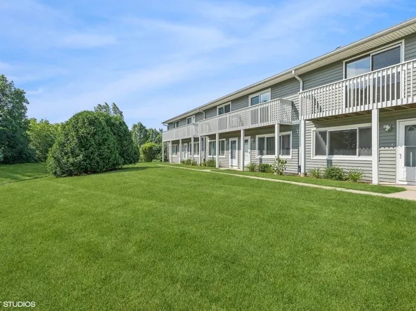 17281 W Maple Ln, Gurnee, IL 60031