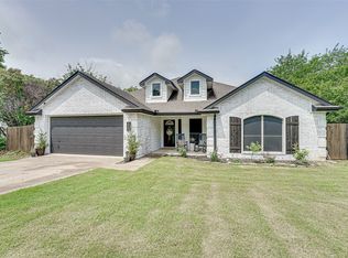 111 Creekview Dr W, Red Oak, TX 75154