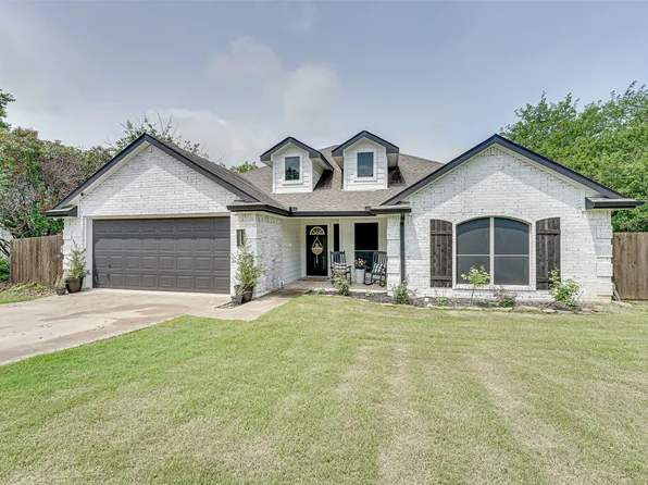 111 Creekview Dr W, Red Oak, TX 75154