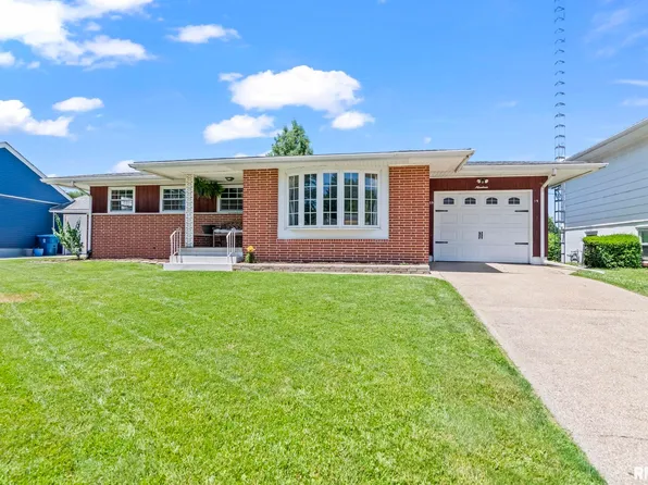 19 Saint Marys Ct, Springfield, IL 62702