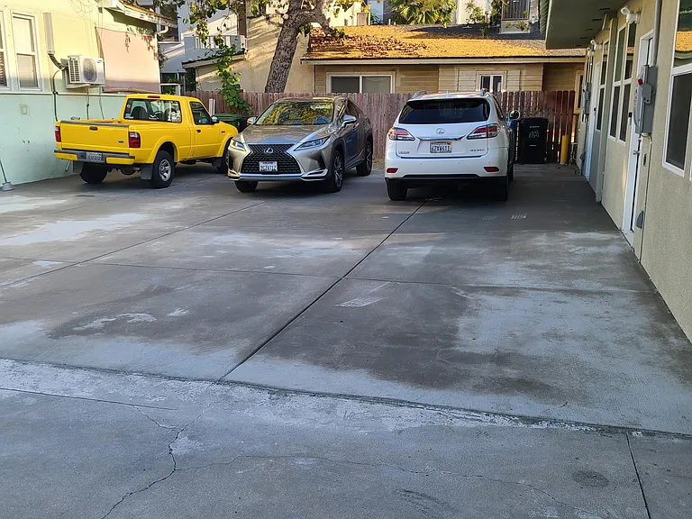 1821 1/4 N Mariposa Ave — Photo 15
