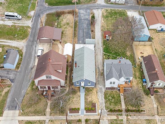 3rd image of 126 Collinsville Ave