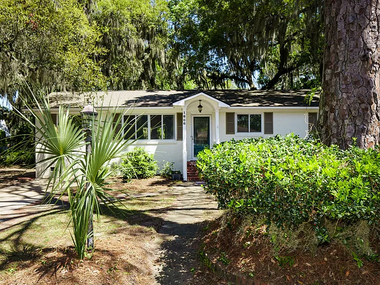 1606 Madrid Ave — Photo 1