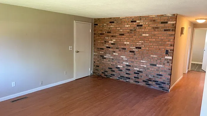 3 bed, 1.0 bath, 1080 sqft, $1,595 — Photo 4