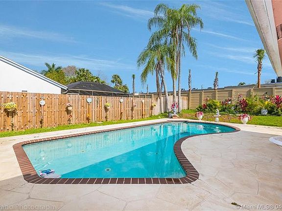 4th image of 11331 NW 45th St