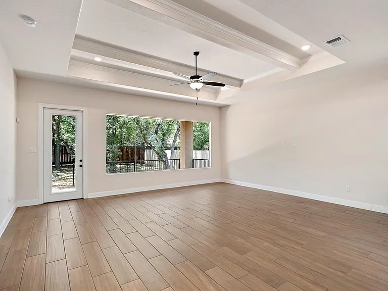 538 Carriage House — Photo 9