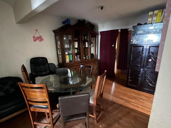 4th image of 1261 Medina Road