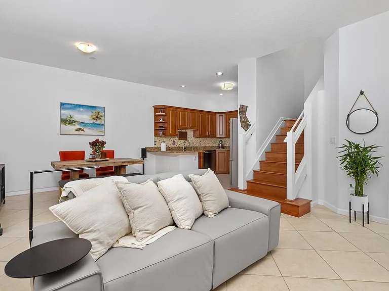 1222 NE 18th Ave #1 — Photo 6